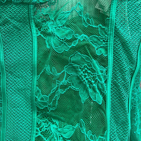 VICTORIAS SECRET Green Triangle Lace Tie Garter Slip Lingerie Women’s Small NWT - Picture 6 of 15